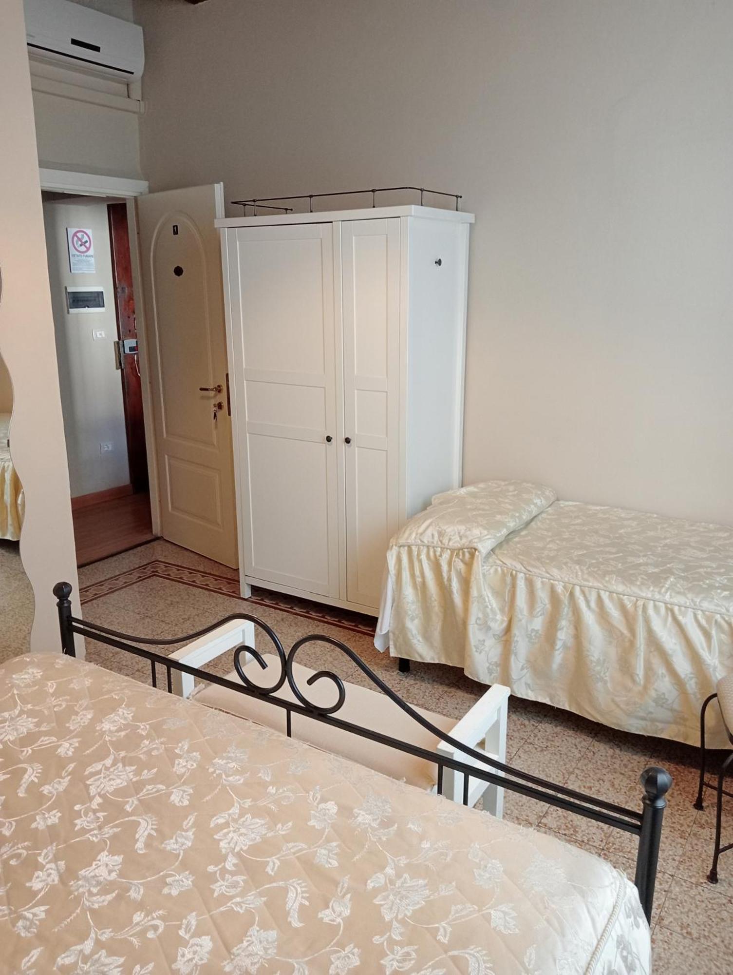 Buonanotte Rooms ลุคคา ภายนอก รูปภาพ